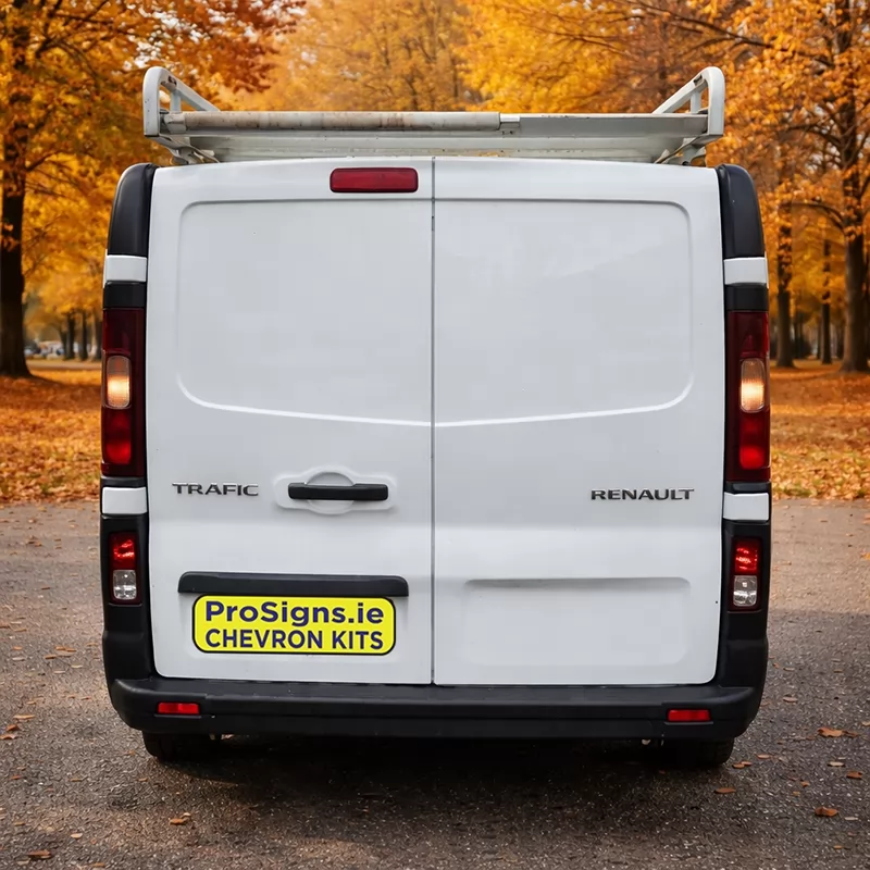Renault Trafic 2014–Present LR (H1) rear view van (double rear doors)