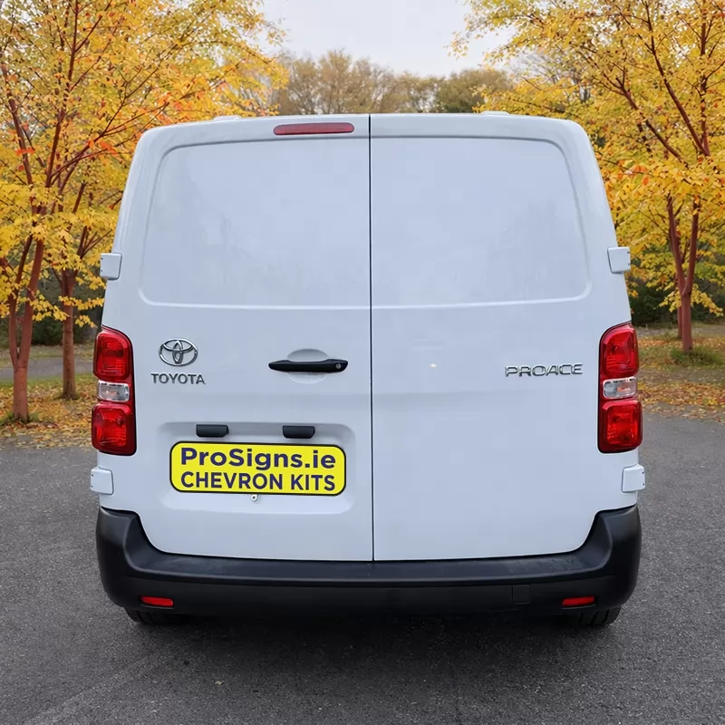 Toyota Proace 2017–Present rear view van (double rear doors)