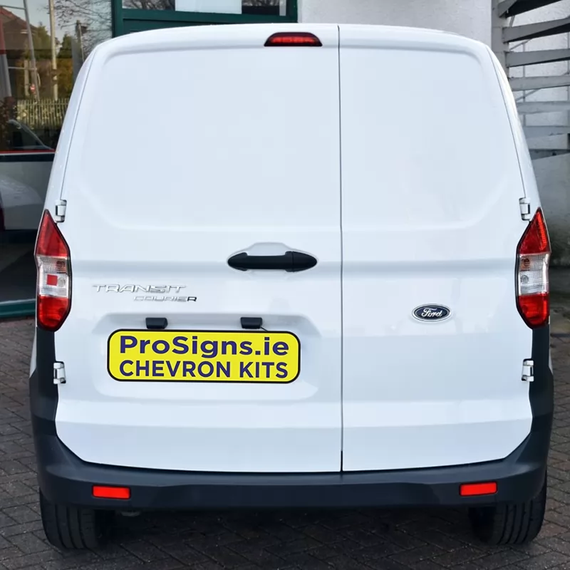 Ford Courier 2014–2023 rear view van (double rear doors)