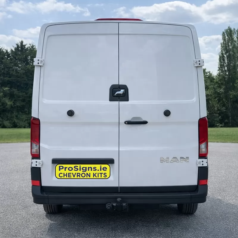 MAN TGE 2018–Present LR (H1) rear view van (double rear doors)