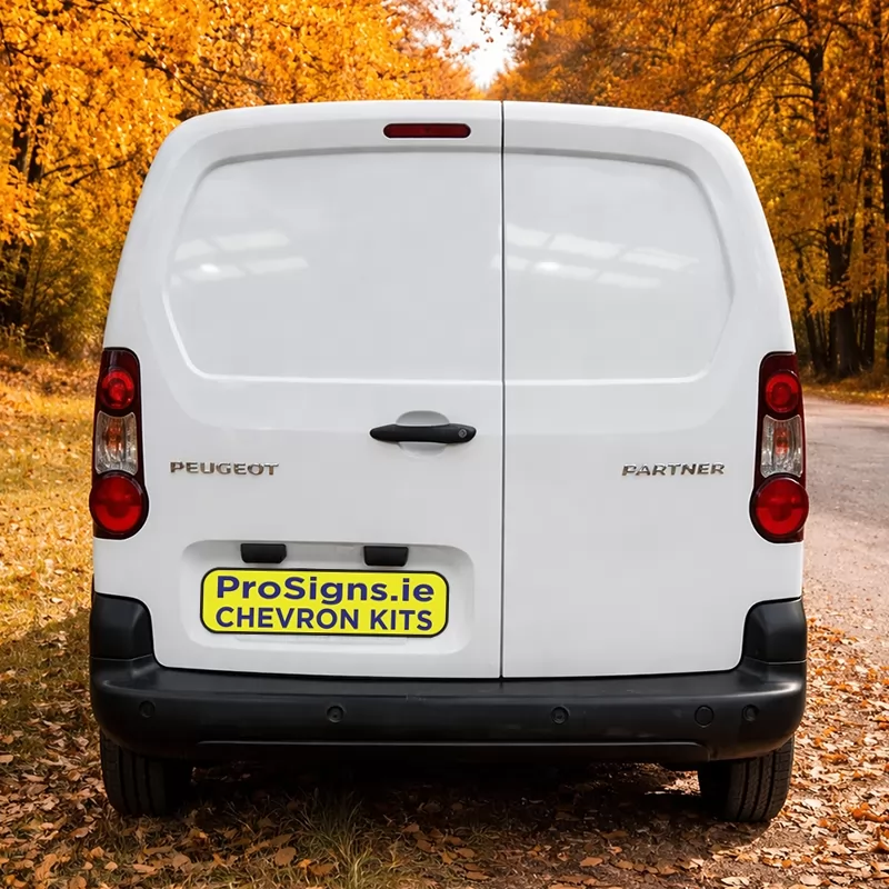 Peugeot Partner 2017–Present rear view van (double rear doors)